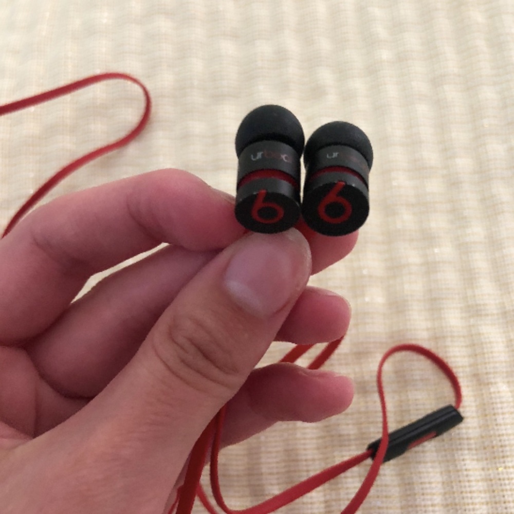 Dr. Dre Beats in red